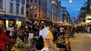 A critical mass is the smallest amount of fissile material needed for a sustained nuclear chain reaction. U8wjlkff2l Smm