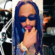 Joyeux Anniversaire à Robert Charlot Raymonvil ** # **''Robert Charlot  National''** # **Talentueux claviériste, chanteur, auteur, compositeur  haïtien.** * **Cofondateur et directeur musical du groupe Top Vice.** *  **Fondateur du groupe