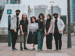 Pengakuan wanita yang viral mirip nike ardilla, disebut netizen reinkarnasi. Viral Wanita Mirip Nike Ardilla Bikin Netizen Kangen Dan Merinding