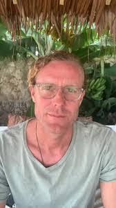 Dina Kuper's Instagram, Twitter & Facebook