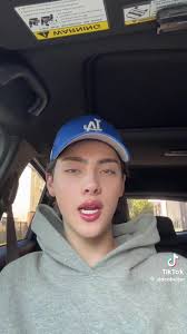 @aiden belter Iconic babe💚🦋 #nailday #nails #nailsart #fyp