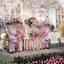 Paraaah ditinggal nikah sama pacar !! 10 Inspirasi Baju Pengantin Adat Minang Yang Syar I