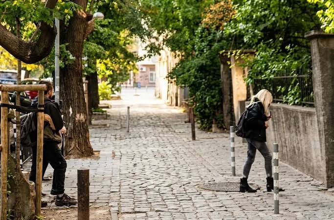 Лили Иванова смая с пъргавина на високи токчета за София Кадри - VIP