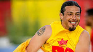 Su voz y el uso de metáforas en sus letras lo convirtieron en un icono de la contracultura en la. El Jugador De Futbol Ricotero Que Tiene Una Clausula Para Ver Al Indio Solari Invente Muchas Cosas Para Escaparme Pero Ahora Tengo El Permiso Sol 91 5