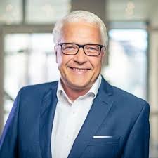 Ich freue mich sehr, mein ganzes Engagement als Vorsitzender des IHK  Gremiums Stadt Nürnberg zum Wohl unserer Unternehmen, Bürger und  Lebensqualität meiner geliebten Heimatstadt einsetzen zu dürfen un