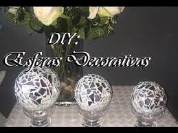 Aquí te enseño como hacer unas esferas que quedan muy bonitas con un toque de elegancia. Youtube Como Hacer Esferas Navidenas Arte De Tapas De Botella Decoracion De Botellas