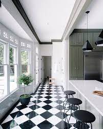 black and white modern kitchen salle a manger minimaliste plancher noir et blanc decoration interieure