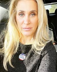 Beth Bernstein's Instagram, Twitter & Facebook