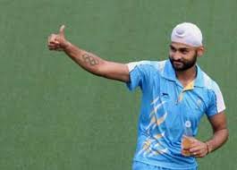 Flicker singh lyrics latest new song from soorma is sung by daler mehndi, shankar mahadevan, shehnaz akhtar, hemant brijwasi, sahil akhtar & ehsaan noorani. Dilip Tirkey S Presence At Camp Is A Boon Sandeep Singh Hockey News