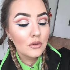 This Grocery Store Cashier's Takedown of Makeup Shaming Is Powerfully  Thorough