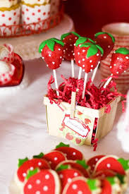 Strawberries Strawberry Cake Pops Visit Www Weddingacrylics Co Uk For Cake Decorating And Sugarcraft Supplies Gateau Pop Gateau Original Cake Pops