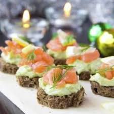 Tartine Di Pane Di Segale Con Avocado E Salmone Ricetta Ricette Salsa Di Avocado Alimenti