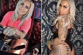 Australias hottest trucker makes $63K-a-year from OnlyFans