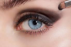 Schön geschminkte augen geben ihrem gesicht etwas ganz. Augen Schminken Fur Anfanger Schritt Fur Schritt Anleitung Womz