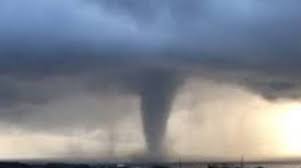 Una violenta tromba d'aria si è abbattuta poco prima del tramonto a pantelleria, in sicilia. Dpfbacmmyvqpdm