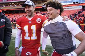 Find out the latest on your favorite nfl teams on cbssports.com. Chiefs Patrick Mahomes Alex Smith Always Seemed To Be Better From Adversity Bleacher Report Latest News Videos And Highlights