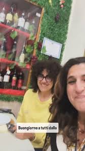 E’ stato un vero piacere conoscere questa bella coppia da Messina  @maria_grazia_musca e @sarovivaldi vincitori del pranzo (presso trattoria  don Alfonso ) uscito dall’ uovo Perugina ❤️🥰❤️🥰#baciperugina ...