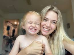 Robyn Lockwood (@capo.sanchez.1276) • Facebook