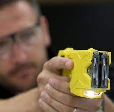 The zapper toy taser/stun gun comes in black, yellow or pink. Nordrhein Westfalen Polizei Testet Elektroschock Pistolen Welt
