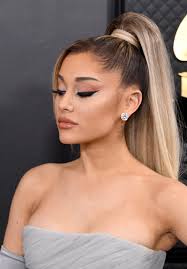 Con l'arrivo dell'estate e la nuova vita da sposata, ariana grande ha deciso di cambiare look: Ariana Grande At The 2020 Grammys Ariana Grande Hair Ariana Grande Makeup Ariana Grande Grammys