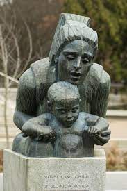 16 Beautiful Sculptures From All Over The World Made For Mothers With Love Sculptures Art Family Monument Sculpture