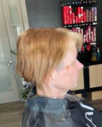 My client lives out of town. She had a hair 911. She may or may not have  been a victim to bathroom hair. 😅 She wanted something funky with no more  lightener