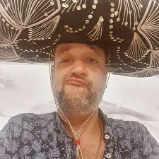 Hay que recordar la vez en la que una fan le pidió una foto a Robert  Pattinson y la cara que puso cuando se dio cuenta que le habian puesto un  filtro