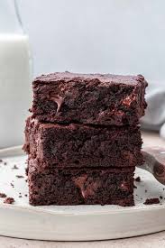 Brownies dengan tekstur fudgy, tidak menggunakan baking powder dan rasio coklat dan butter lebih tinggi. Homemade Fudgy Brownies Recipe Olivia S Cuisine