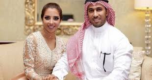 نشرت النجمة اليمنية بلقيس فتحي صورة لها، وهي تؤدي مناسك العمرة للمرة الاولى في يذكر أن بلقيس كانت قد قالت عبر توتير إنها ستعلن قريبا عن حملة جديدة جدا من نوعها. Ø¨Ù„Ù‚ÙŠØ³ ÙˆØ§Ù„Ø¯Ù‡Ø§ ÙˆØ¶Ø¹ Ù„Ù‡Ø§ Ø´Ø±ÙˆØ·Ø§ Ù„Ø¯Ø®ÙˆÙ„ Ø§Ù„ÙÙ† Ø¥Ø±ØªØ¯Øª Ø§Ù„Ø­Ø¬Ø§Ø¨ ÙˆØ·Ø§Ø±Ø¯ØªÙ‡Ø§ Ø´Ø§Ø¦Ø¹Ø§Øª Ø§Ù„Ø²ÙˆØ§Ø¬ ÙˆØ§Ù„Ø¥Ø¹ØªØ²Ø§Ù„