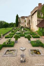 Maybe you would like to learn more about one of these? Historic French Garden Love The Miniature Boxwood Framing The Plots So French Diy Garden Deko Franzosischer Garten Garten Garten De