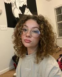 Tammy Wade's Instagram, Twitter & Facebook