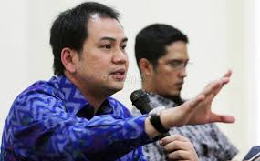 Terkait hal tersebut, ketua kpk firli bahuri mengatakan bahwa pihaknya akan mendalami keterkaitan aziz syamsudin dengan para. Aziz Syamsuddin Airlangga Hartarto Terbukti Mampu Pimpin Golkar Okezone Nasional