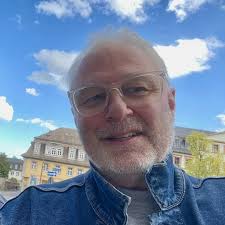 I had loans and bursaries for my two years of CÉGEP I didn't pay a thing  until I was told I would need to start paying interest— and then I just  dropped