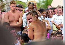 Spring break is a vacation period in early spring at universities and schools, which started during the 1930s in the us and is now observed in many other countries as well. Spring Break 2002 Saufen Im Bikini Der Spiegel