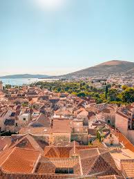 Dans ce guide, vous trouverez les informations et les conseils les plus importants pour une visite de la ville de trogir en croatie. Your Guide For One Day In Trogir Croatia The Purposely Lost