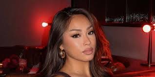 Savannah Hook's Instagram, Twitter & Facebook