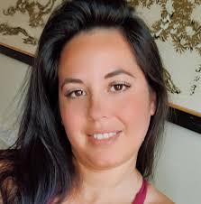 Is crocheting 🧶 or knitting 🧶 easier to learn first? Would being  left-handed would matter much in which way was easier? Which pattern is  easiest to learn?