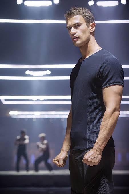 Movie: Divergent Has a Little Something For Everyone — Vogue | Vogue