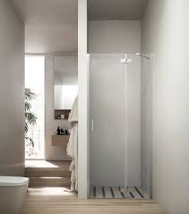 Badezimmer Auf Zwei Ebenen Mit Gemauerter Dusche Duschkabine Zeitgenossische Badezimmer Duschwand