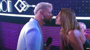 Amparo Grisales y el imitador de Maluma se besaron | Minuto30