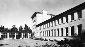 Wir bieten pflege auf höchstem niveau, die sich an den individuellen bedürfnissen der bewohnerinnen und bewohner orientiert. Johann Hinrich Wichern Menschenretter Und Adventskranz Erfinder Ndr De Geschichte Menschen