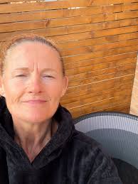 Hello Ice bath community. I'm a first time cold water plunger, finally got  round to putting this up after having it since Dec! 😱 Anyway (I am useless  at cold water immersion