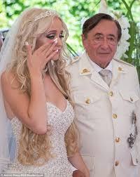 For this question we spent 13 hours on research (wikipedia, youtube, we read books in libraries, etc) to review the post. Playboy Bunny Cathy Lugner Divorces Her Billionaire Husband Daily Mail Online