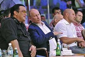 Полное имя — стивен фредерик сигал (steven frederic seagal). Sigal Stiven Vikipediya
