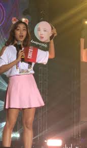 Jihyo Holding A Picture Of A Bald Nayeon Meme Meme Faces Nayeon Kpop Memes