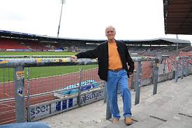 Neue liga, neues stadion braunschweig startet durch die spieler von eintracht braunschweig machten mit dem sieg in unterhaching den aufstieg in die zweite liga perfekt. Eintracht Braunschweig Wikiwand
