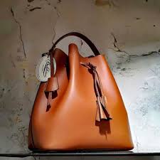 Poshmark makes shopping fun, affordable & easy! Boldrini Selleria Dal 1955 Our Medium Bucket In Vegetable Leather Thanks La Borsa Shop Bucketbag Vegetableleather Boldriniselleria Golden Facebook