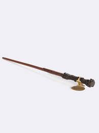 Dabei suchte er sich ihn nicht selber aus. Cyrillus Magischer Zauberstab Von Harry Potter Cyrillus X Harry Potter In Braun
