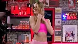 Se hizo conocida en televisión en el año 2015, cuando se incorporó al programa toc show, que juan carlos «pollo» valdivia produce y conduce de lunes a viernes en el canal tv+, en. Nayara Vit Youtube