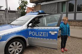 Seit wann sind frauen im polizeidienst tätig? Pol Ce Celle Das Gibt Es Nicht Alle Tage Funfjahriger Bewirbt Sich Bei Der Polizei Presseportal
